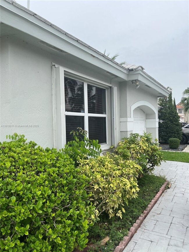 Building Photo - 4805 SW 154th Ave