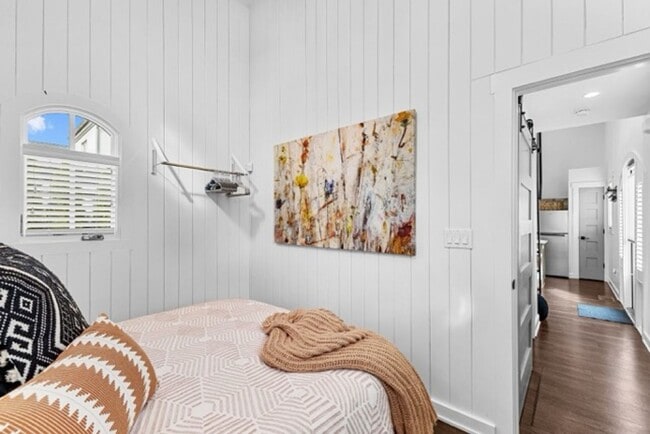 Building Photo - 192 Breakspear Ln