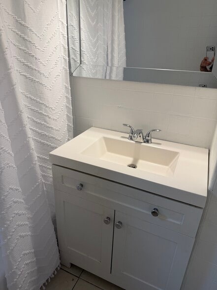 Building Photo - 1049 Avenue C