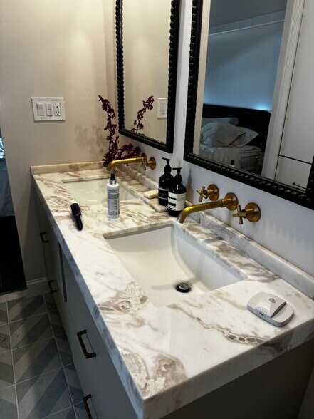 Building Photo - 831 10th St