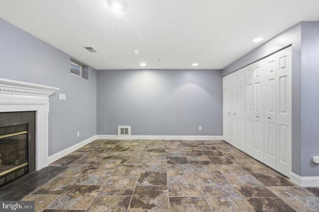 Building Photo - 1514 Long Dr Ct