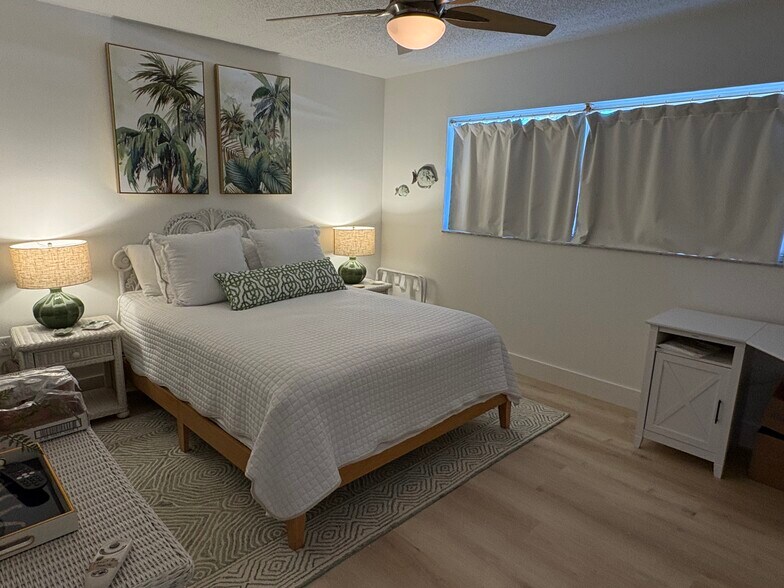 Building Photo - 325 N Causeway