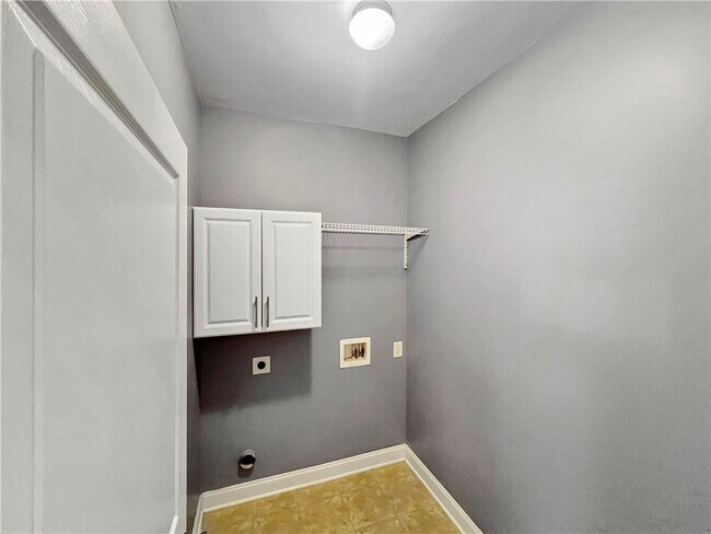 Building Photo - 225 Stone Park Dr