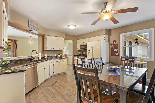 Kitchen 3 - 216 Ridgeview Dr