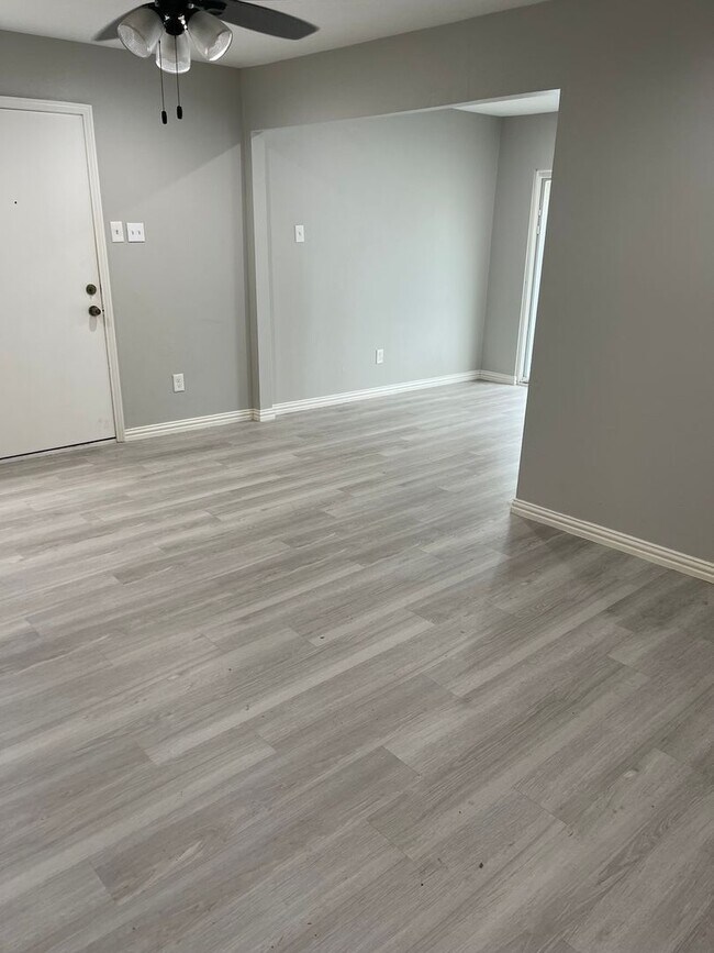 Building Photo - 4652 Matilda St
