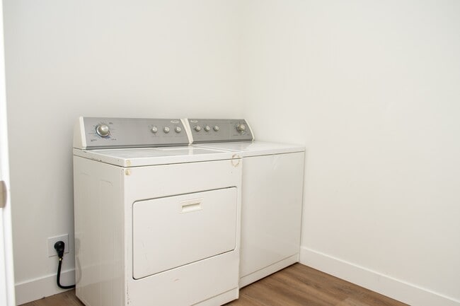 Building Photo - 459 W 15 S