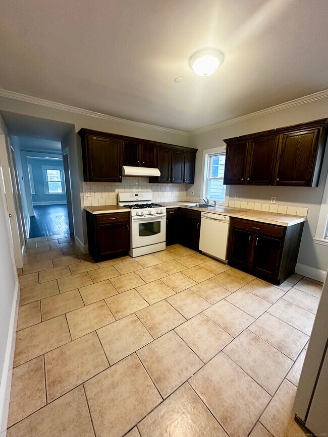 Building Photo - 145 Lenox Ave