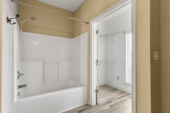 Building Photo - East Tuscaloosa Garden Home in Camden Lake