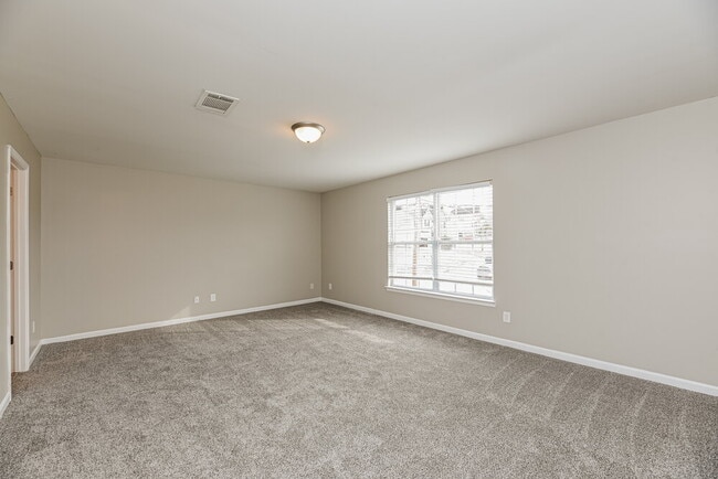 Building Photo - 163 Lyndhurst Dr