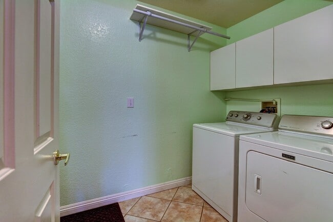 Building Photo - 7545 Tumbling St