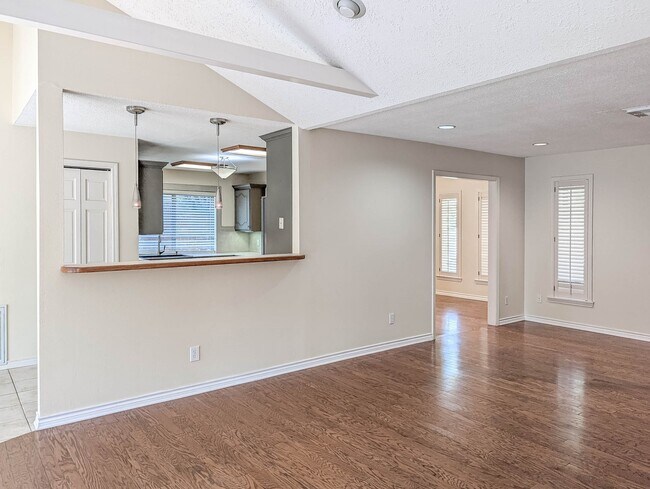 Building Photo - 10631 Del Monte Dr