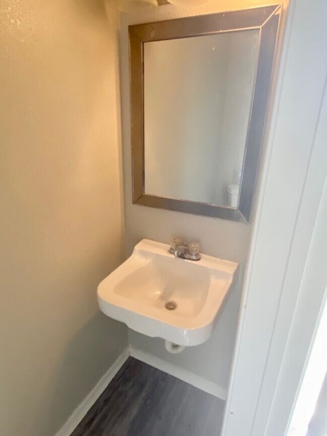 Building Photo - 2 BEDROOM CONDO BY UNT