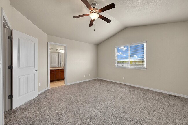 Building Photo - $2,145.00, 4-bed, 2.5-bath located in Colo...