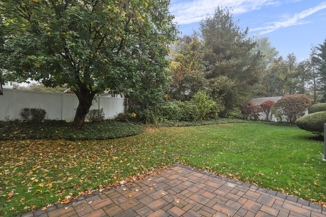 Building Photo - 216 S Poe St