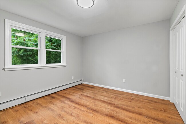 Building Photo - 518 Merrow Rd