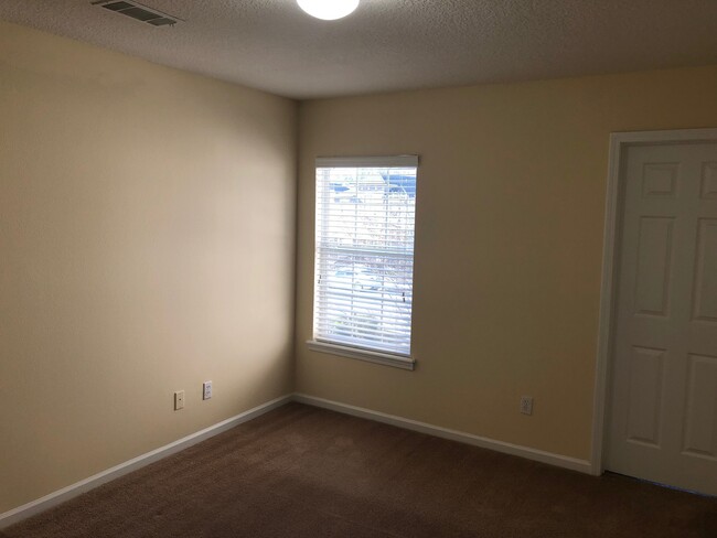 Building Photo - 3 BEDROOM 2.5 BATH TOWNHOME FOR RENT - wal...