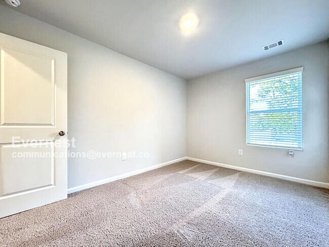Building Photo - 303 Rolling Grn Dr NW