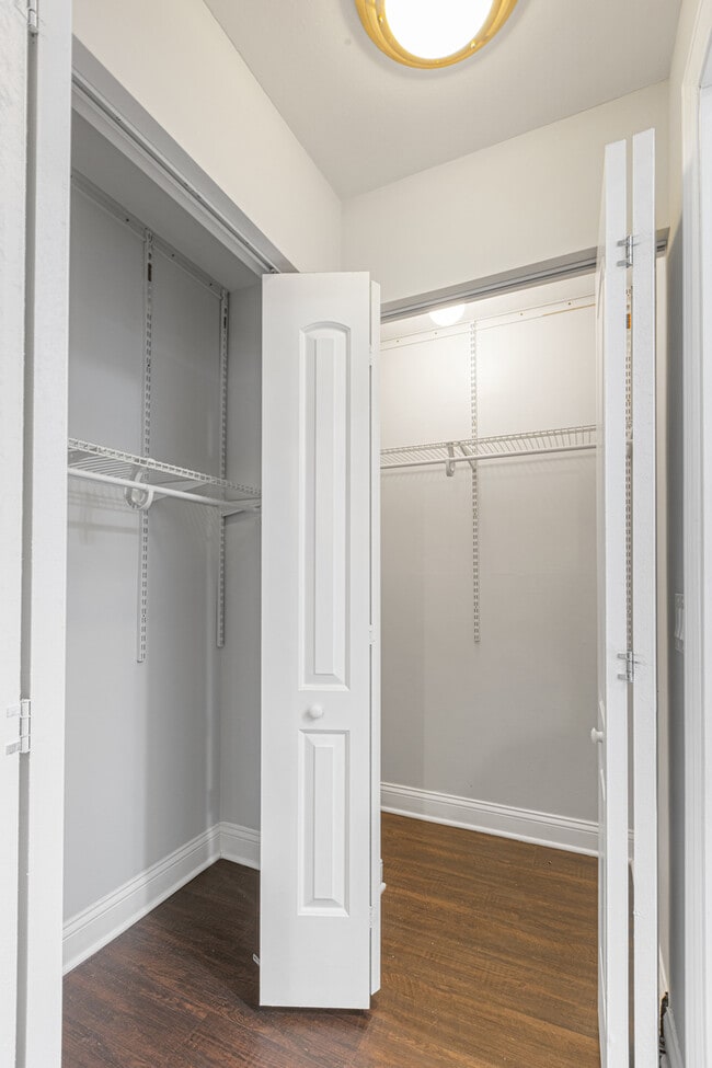 Building Photo - 5534 N Kenmore Ave