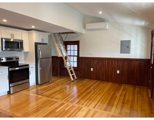 Building Photo - 41 Summer St