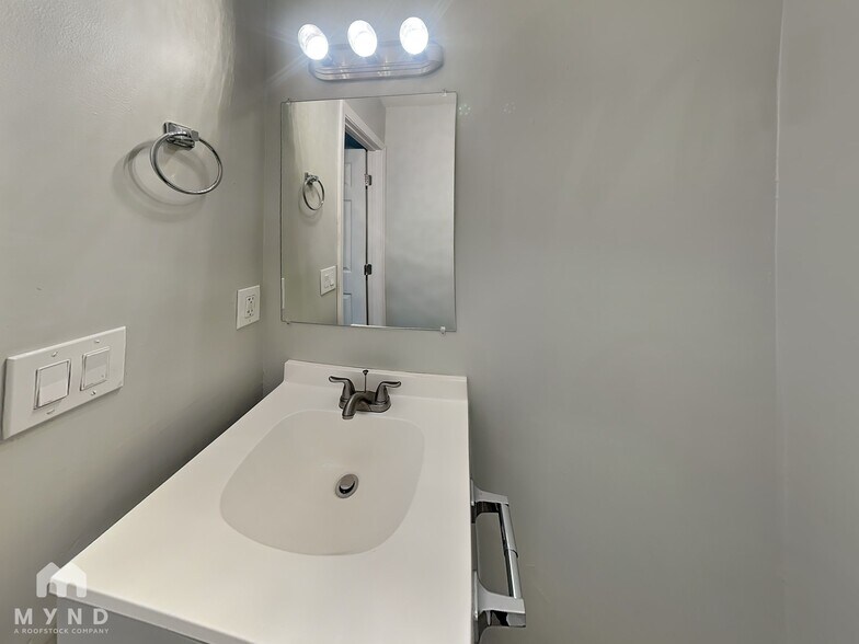 Building Photo - 4484 Bonnie Glen Ct