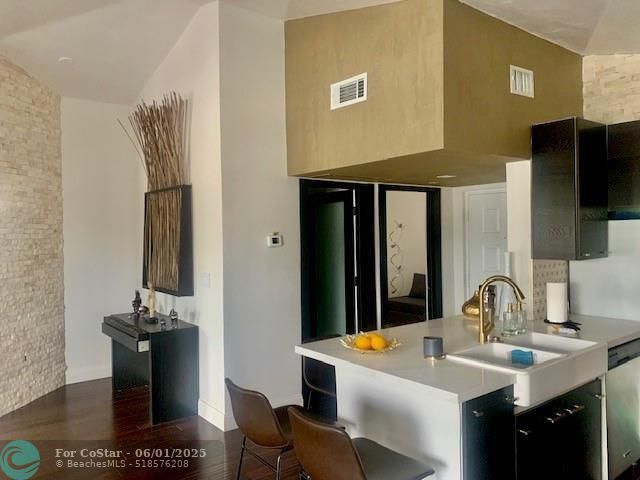 Building Photo - 2861 N Oakland Forest Dr