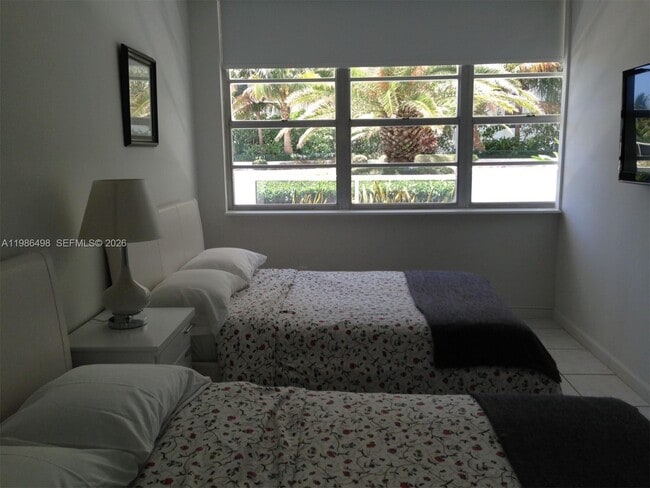 Building Photo - 100 Lincoln Rd