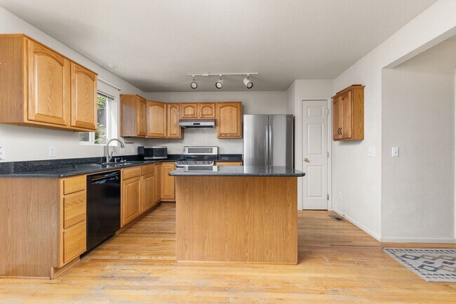 Building Photo - 2021 Falcon Ridge Dr