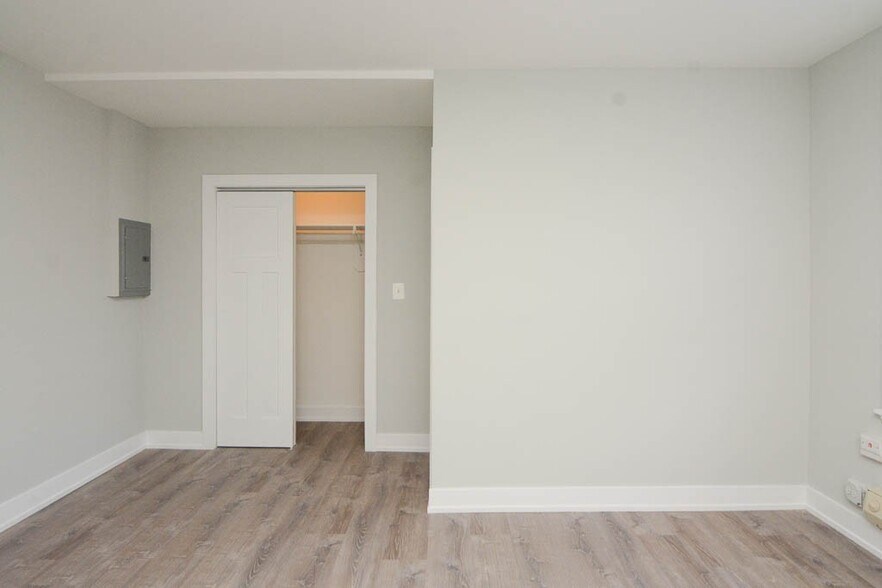 Building Photo - 4549 N Damen Ave