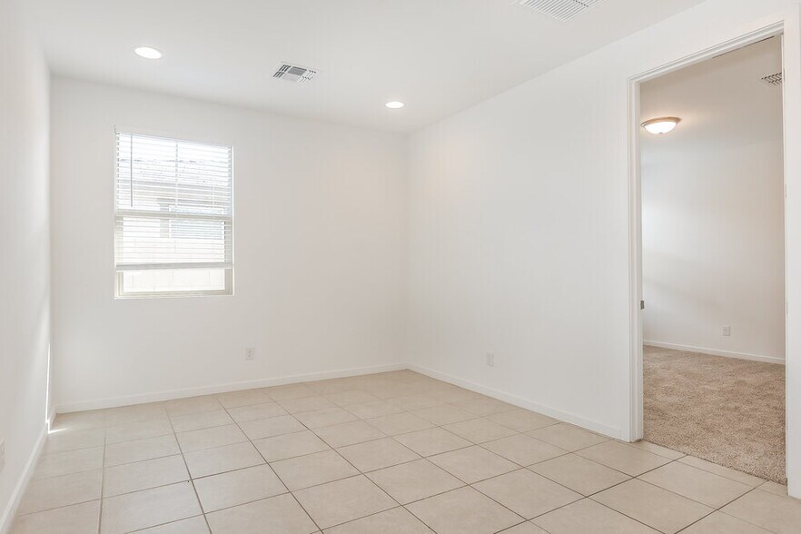 Building Photo - 11014 W Luxton Ln