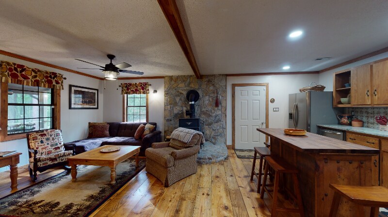 Building Photo - 121 Redbird Dr