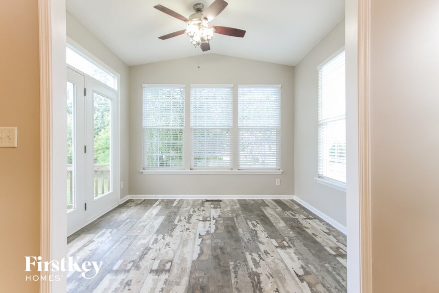 Building Photo - 1526 Old Thicket Ct
