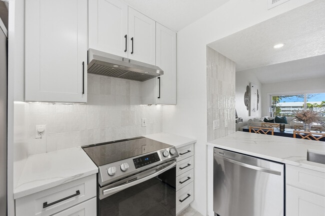 Building Photo - 1155 Lake Shore Dr