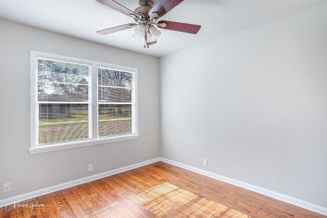 Building Photo - "Charming 3-Bedroom Retreat in Benton - Cozy 980 Sq Ft Home Awaits!"