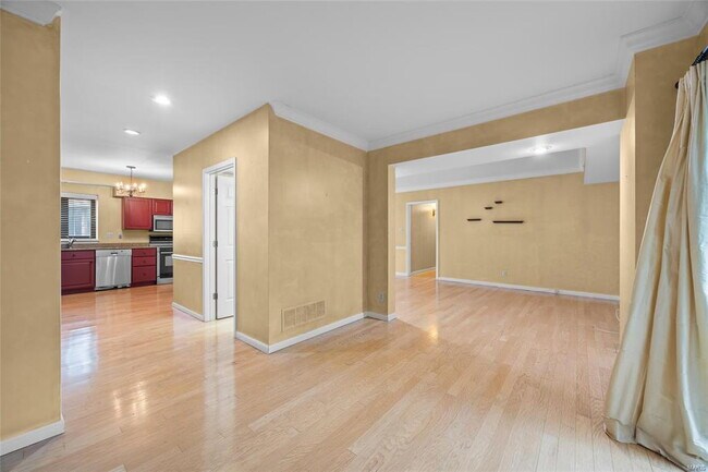 Building Photo - Condo in the Vibrant Clayton district!