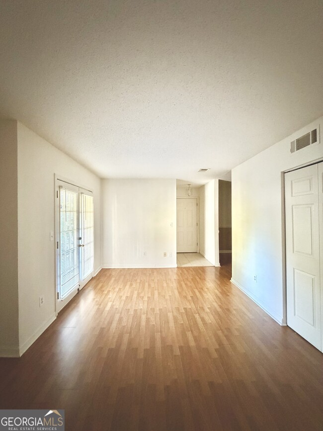 Building Photo - 3595 Woodbriar Cir