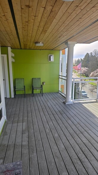 Building Photo - 7440 E Green Lake Dr N