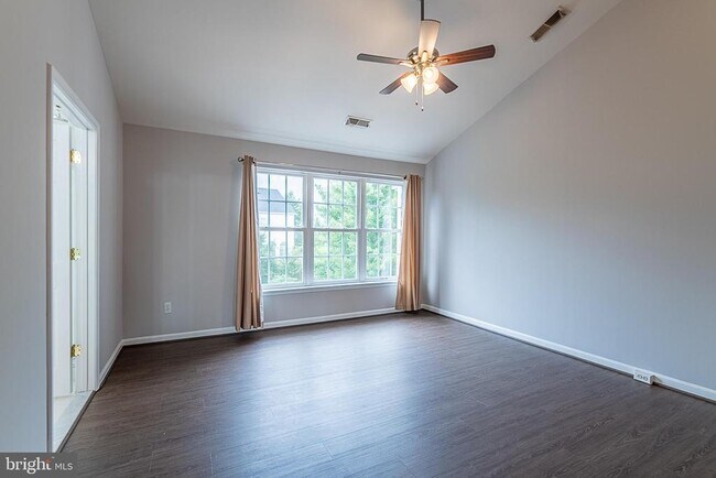Building Photo - 24635 Kings Canyon Square