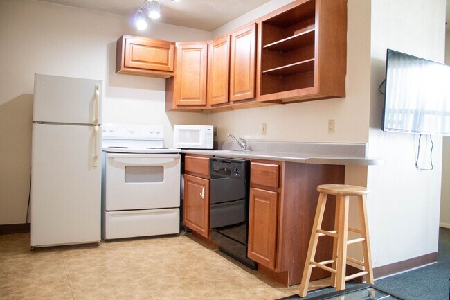 Interior Photo - 507 E Clark St