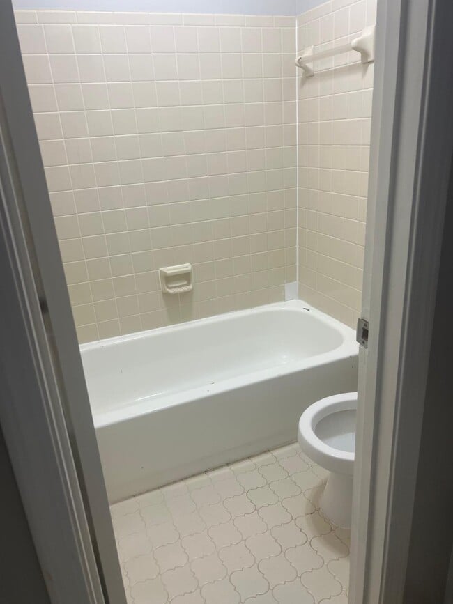 Building Photo - 4894 Northdale Dr