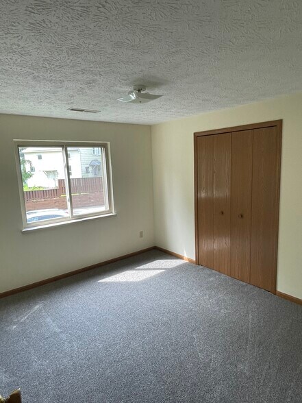 Bedroom 2 - 206 Park Dr