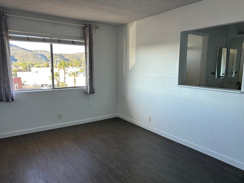Master Bedroom - 8609 Lake Murray Blvd