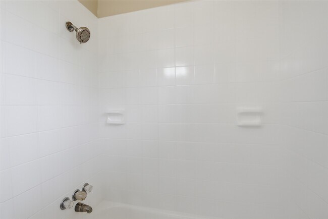 Building Photo - 6122 S Greenpark Dr
