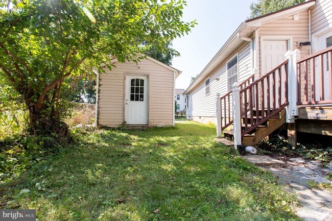 Building Photo - 303 Lincoln Ave