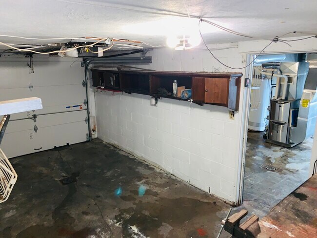 Building Photo - 1015 Willow Dr