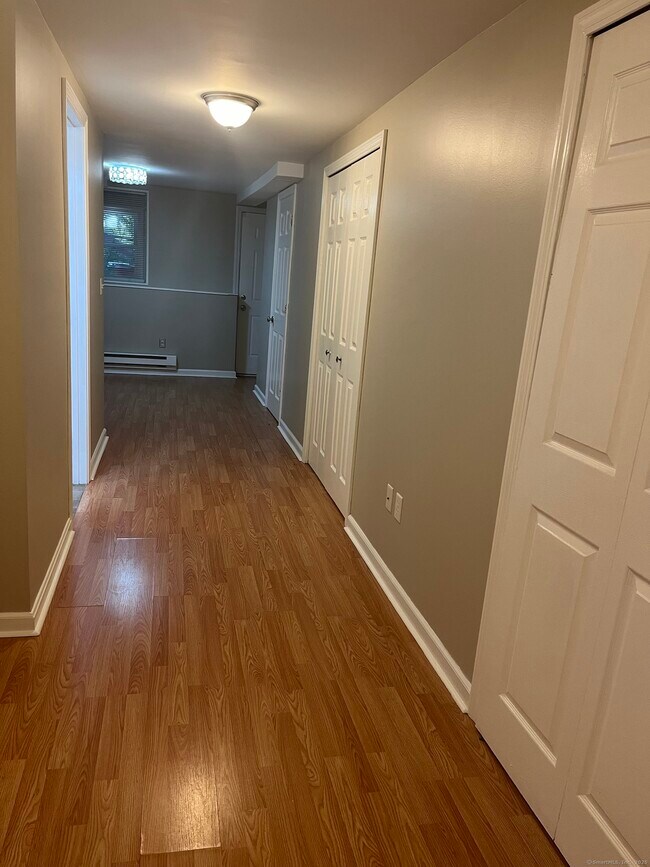 Building Photo - 67 Brentwood Dr