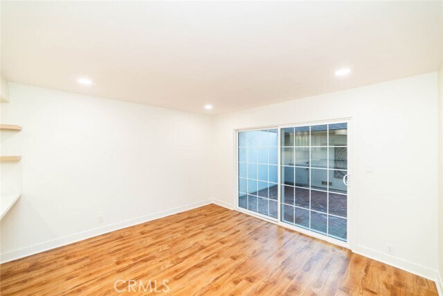 Building Photo - 10 Oak Tree Ln