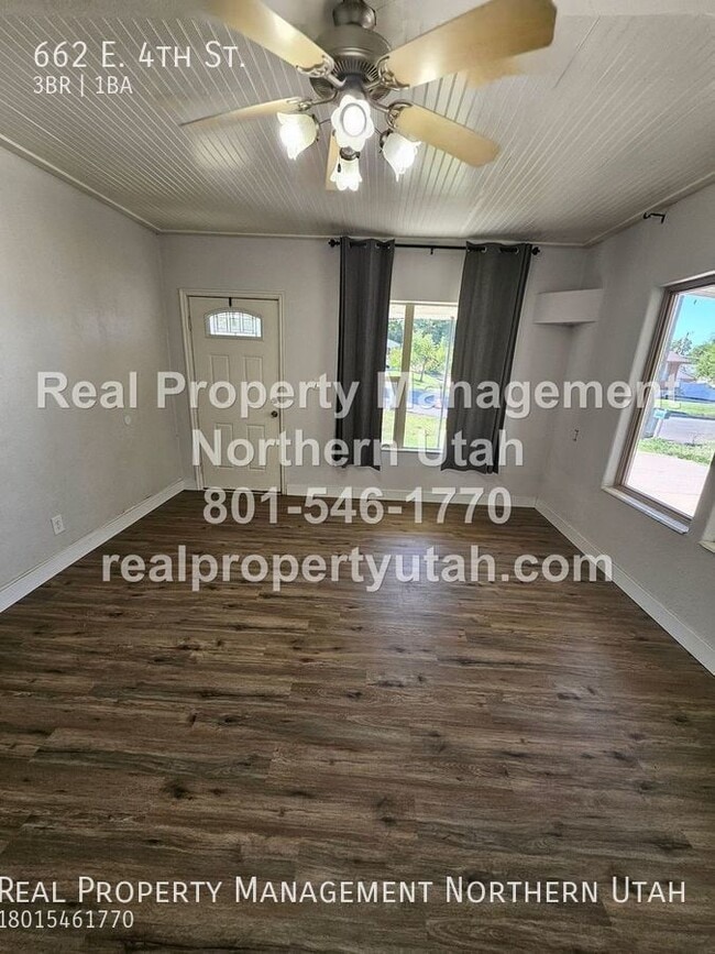 Building Photo - 662 4th St S