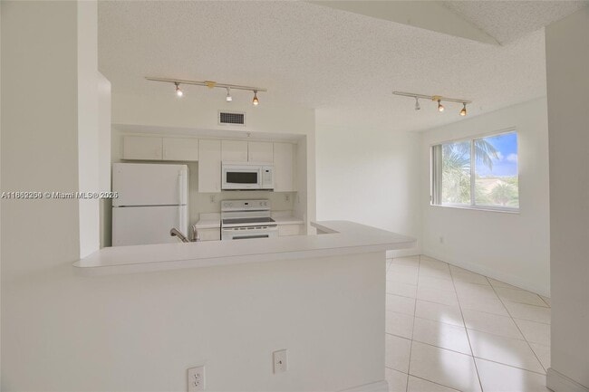 Primary Photo - 2600 S University Dr