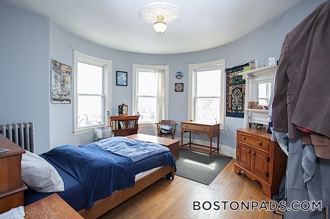 Building Photo - 3 Kinnaird St