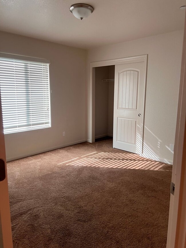 Building Photo - 2578 Bell Port Ave